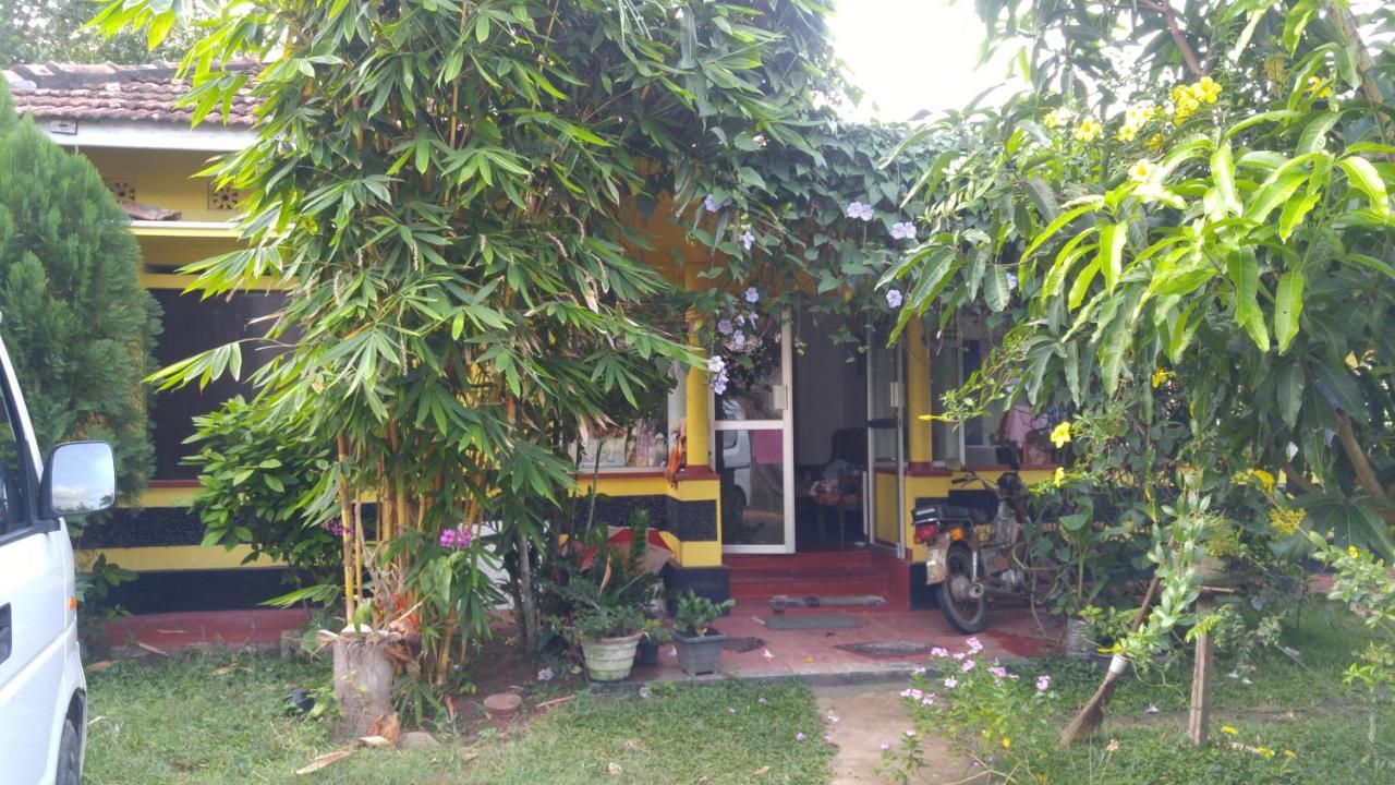 Ananda Home Stay And Restaurant Тангале Екстериор снимка
